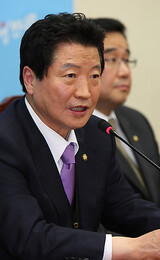 与党 “明日 予算決算委処理” 野党 “総力阻止”