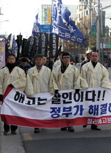 ‘社内下請け’外国では正規職化…国内では反対の動き