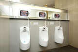 男性トイレにどうしてゲーム機が?