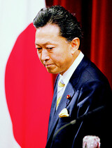 ‘普天間漂流’で鳩山 最大危機