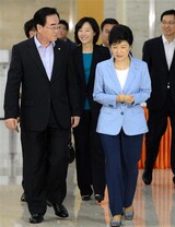 党スポークスマンとも‘不通’…朴槿恵陣営‘疎通障害’深刻
