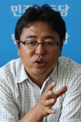 機務司令部 査察対象になった民主労働党チェ・ソクヒ室長