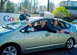 グーグル運転台、若い創業者が替わって座る