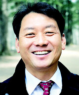 イ・クァンジェ江原知事当選者 就任直後に職務停止の危機