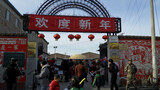 目覚める中国農民工‘あなたのための行進曲’を歌う