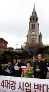 明洞聖堂 本堂で‘４大河川反対’ 1万人ミサ 開催