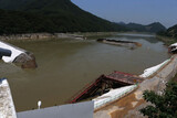 南漢江(ナムハンガン)水中堰建設現場 臨時止水壁 流失