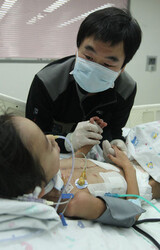 [勤労貧困層と希望分かち合い] 心臓移植 5才の死闘 