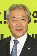 イ・ヨンヒ“非正規職解雇大乱説は誇張”容認
