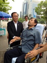 ‘断食闘争’イ・ガンテク 言論労組委員長 病院搬送