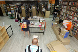 アラジンの魔法のように…ナイトクラブの古本屋変身