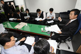 助詞まで政権思い通り “国定教科書 回帰”