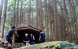 ヌード森林浴場? 怪しい視線