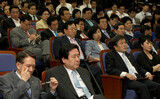 ‘大統領府刷新論’親パク-親イ 温度差