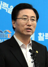 ‘停電大乱’で退くチェ・チュンギョン、‘アン・チョルス攻撃’点灯