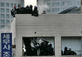 警察, 鎮圧作戦に ‘無許可用役業者’ 動員