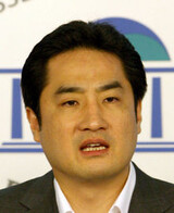 ‘セクハラ発言’カン・ヨンソク議員、控訴審も当選無効刑