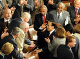 MBに起立拍手した米議会…実は 動員されただけ?
