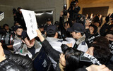 “撤去民に責任押し付け” 怒った世論