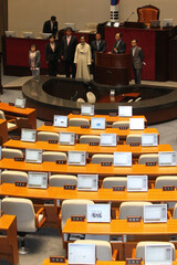 民主、議員総会の末“反対”結論出したが・・・阻止意志はなかった