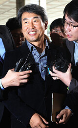 検察「10億授受」申載旻元次官調査