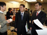 最大経常黒字の中,資本‘引き潮’…為替レート安定道遠し