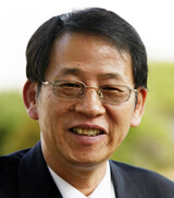 [寄稿] 韓国語論文が0点を受ける時代/ユ・ジェウォン