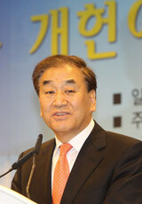 李在五特任長官 １年ぶりに党へ