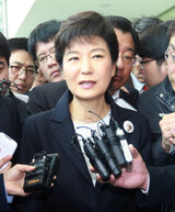 MBと決別覚悟 大統領選へ向け‘一人立ち’朴槿恵 