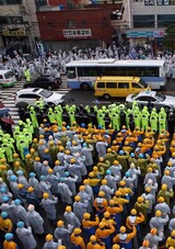 ‘2次希望バス’9日出発…警察、車壁で遮断 方針