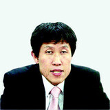 [世相を読む] 低調原則/キム・ドンチュン
