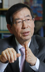 パク・ウォンスン市長「美術館火災、大統領任期内完工追求の結果」