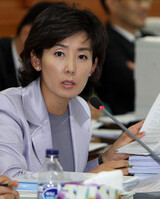 ナ・ギョンウォン議員‘女性教師卑下発言’論議拡散