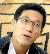 [おい！ 韓国社会] 汗にぬれた紙幣は入れないで下さい/チン・ジュングォン