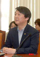 安哲秀「大統領選に出馬しなかったら、移民しなければならない雰囲気」