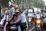 大統領選挙前日 イラン改革勢力、中道派ロハニに「結集」
