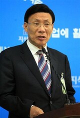 ワイン箱に5万ウォン札 1億3千万ウォン…キム・ジョンシン前韓水原社長 拘束起訴