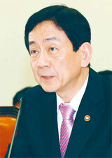 [速報] チン・ヨン福祉部長官 辞退… 「責任痛感」