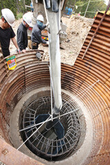住民の絶叫 圧殺し…密陽(ミリャン)送電塔‘コンクリート打設’強行