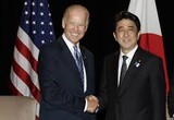 バイデン、安倍との会談で 「緊密な韓・日関係 米国にとって重要」