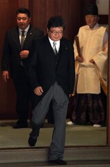 韓-米-日 首脳会談が決まるやいなや、安倍側近また後頭部を殴る
