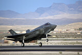 韓国に導入される次世代戦闘機F-35A 「致命的エンジン欠陥で火災」