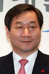 ユ・ジョンボク前長官、側近人事 請託事実 明らかに