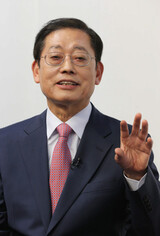 キム・ファンシク 「朴大統領も出馬を薦めたと承知している」