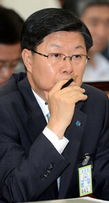 [旅客船沈没 大惨事]  KBS報道本部 部長18人 全員辞退…「社長即刻退陣」を要求