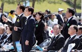 白装束の‘五月のオモニ’は見られず‘お仕着せ参拝客’ばかり