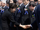 [ニュース分析] 大統領府・与党、選挙前に約束した‘刷新’破るか