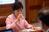 朴大統領 支持率 30%台に急落30%台に急落…セヌリ支持率より低く
