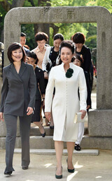 彭麗媛「夫が‘星から来たあなた’だったら…」昌徳宮で「‘大長今’の中にいるよう」