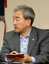 後任もいないのに文化体育観光部長官を免職…大統領府と頻繁な摩擦のせい？